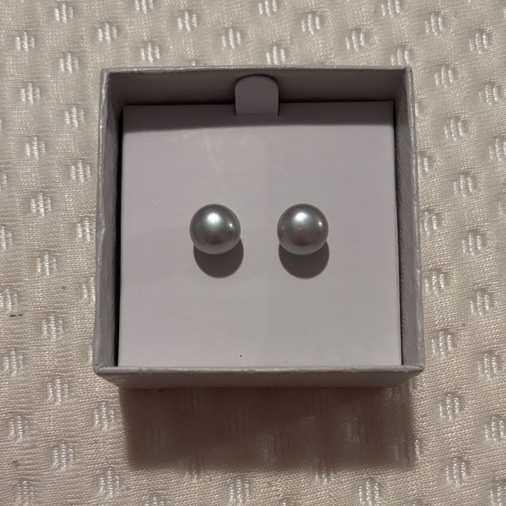 Elegant Silver Pearl Stud Earrings